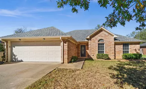 13682 Victory Ln, Tyler, TX 75703