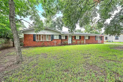 911 Alameda, Jacksonville, TX 75766