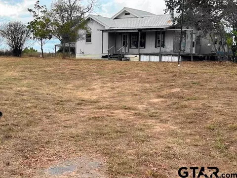 930 Acr 422, Palestine, TX 75803