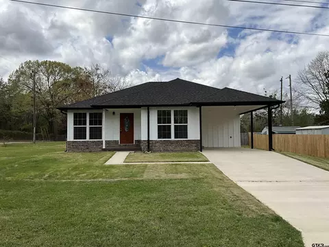 5355 First St, Chandler, TX 75758