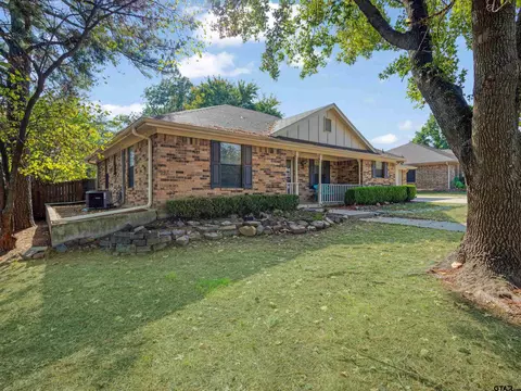 2910 Ridgeview Dr, Paris, TX 75460