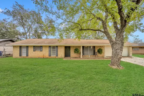 1806 W Point Tap Rd, Palestine, TX 75803