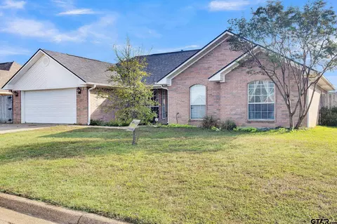 206 Hillside Cir, Lindale, TX 75771