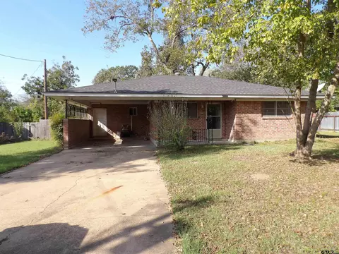 605 N 7th St, Crockett, TX 75835