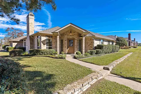 2 Friendswood Dr, Longview, TX 75605