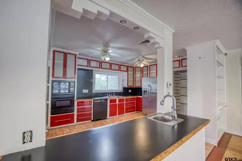 215 E Reagan, Palestine, TX 75801