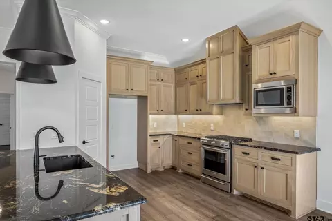 588 Imagine Dr, Lindale, TX 75771
