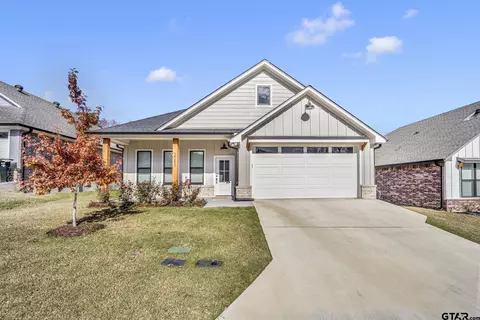 3083 Royal Garden Rd, Tyler, TX 75701