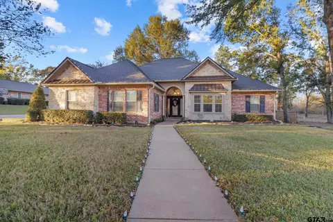 215 Richland Dr, Palestine, TX 75801