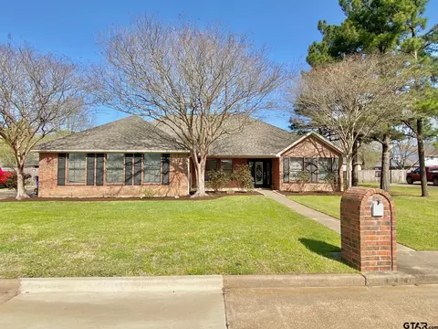 403 Aspen Bend St, Crockett, TX 75835