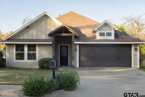 300 Rita Dr, Lindale, TX 75771