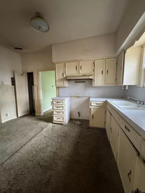 425 E Cedar St, Tyler, TX 75702 photo 5