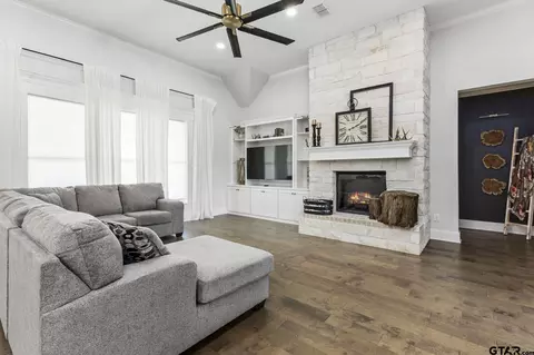 176 Hill Top Dr, Mineola, TX 75773