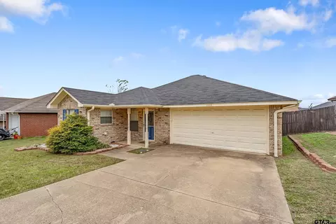 1108 Woodlands Park Dr, Lindale, TX 75771