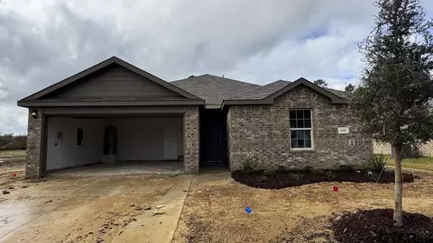 102 Parker Oaks Dr, Chandler, TX 75758