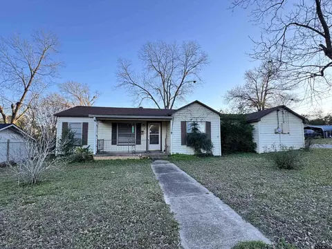 1209 Price St, Henderson, TX 75654