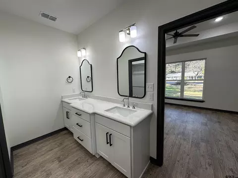 Bath - 802 E Side Dr, Quitman, TX 75783 photo 1 of 2