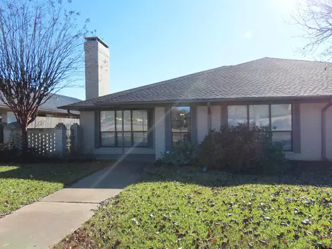 520 Woodland Hills Dr, Tyler, TX 75701