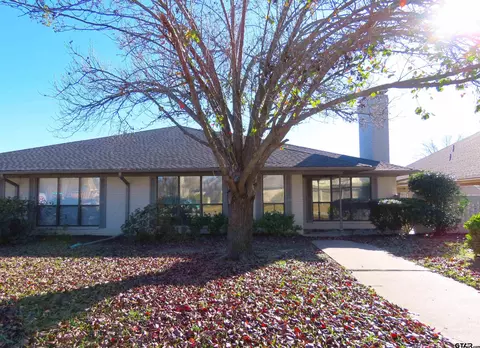 522 Woodland Hills Dr, Tyler, TX 75701