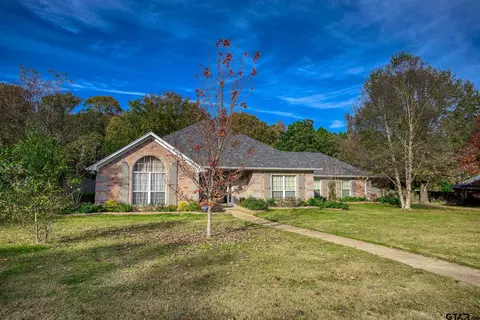 103 Richland Dr, Palestine, TX 75801