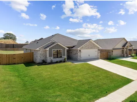 16225 Crossing Cir, Lindale, TX 75771