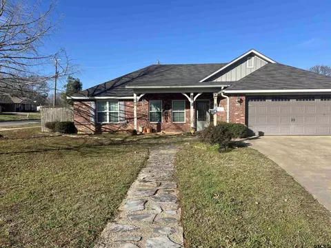 101 Bristol Cir, Chandler, TX 75758