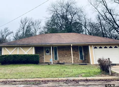 103 El Camino Dr, Crockett, TX 75835