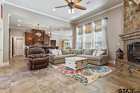 12207 Oak Grove Dr, Tyler, TX 75706