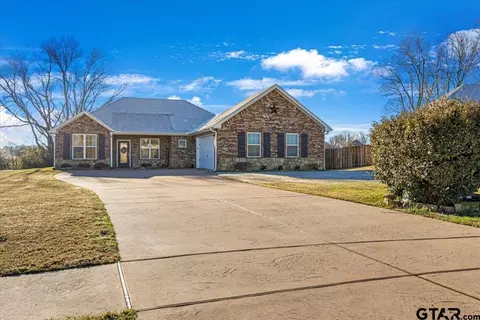 672 Linus Ln, Lindale, TX 75771