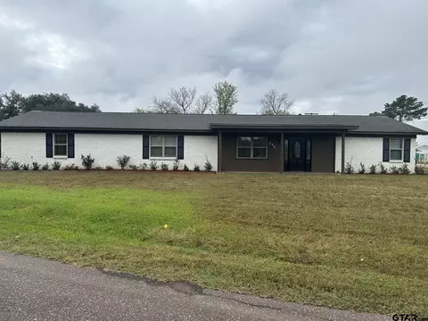 102 Seminole Dr, Palestine, TX 75801