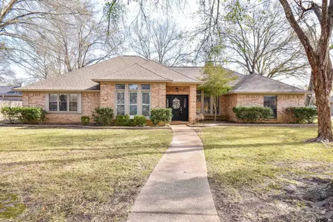 5802 Plantation Dr, Tyler, TX 75703