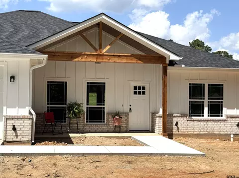 901 E Bailey Ave, Troup, TX 75789