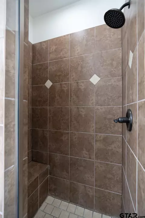 Bath - 702 Griffin Dr, Chandler, TX 75758 photo 1 of 4
