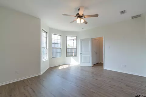 Living - 702 Griffin Dr, Chandler, TX 75758 photo 5 of 5