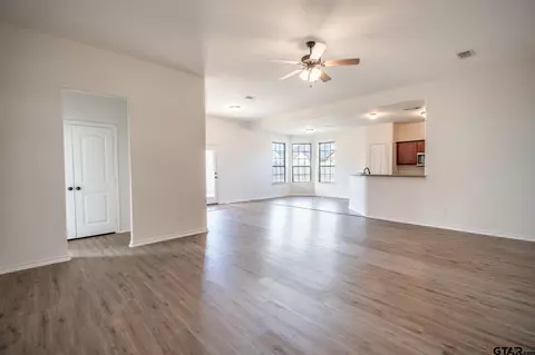 Living - 702 Griffin Dr, Chandler, TX 75758 photo 1 of 5