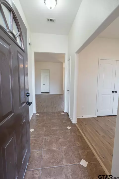 Entry Way - 702 Griffin Dr, Chandler, TX 75758 photo 1 of 4