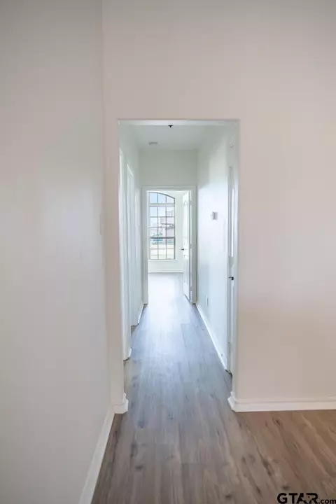 Entry Way - 702 Griffin Dr, Chandler, TX 75758 photo 3 of 4