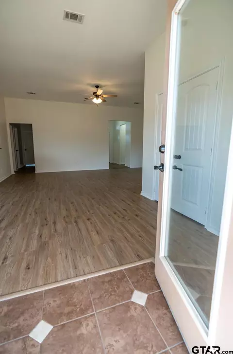 Entry Way - 702 Griffin Dr, Chandler, TX 75758 photo 4 of 4