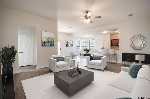 Living - 702 Griffin Dr, Chandler, TX 75758 photo 2 of 5