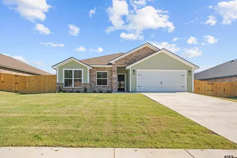 16317 Crossing Cir, Lindale, TX 75771