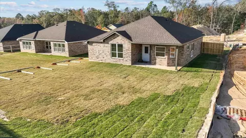 16321 Crossing Cir, Lindale, TX 75771