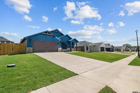 16313 Crossing Cir, Lindale, TX 75771