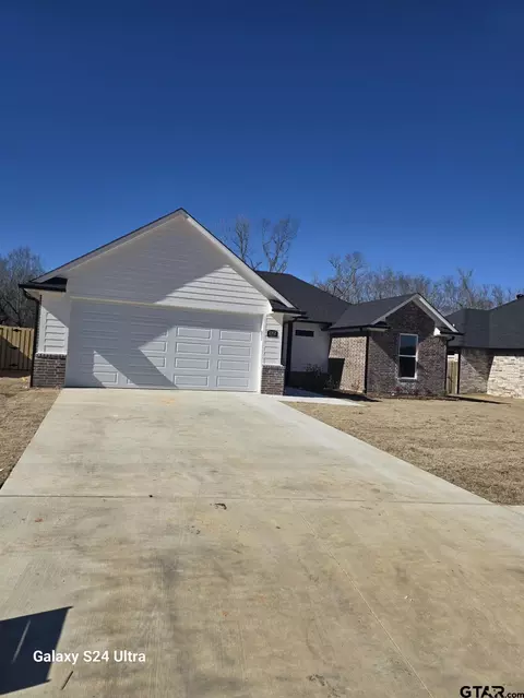 2102 Gavin Dr, Whitehouse, TX 75791