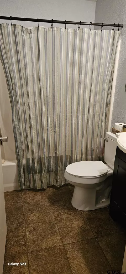 Bath - 120 Maple Pl, Van, TX 75790 photo 1 of 1