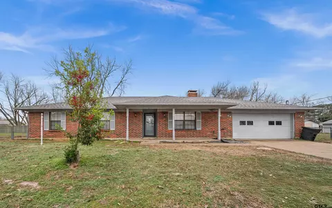 215 Pat Dr, Mineola, TX 75773