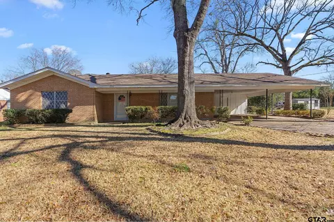 206 Oak Dr, Jacksonville, TX 75766