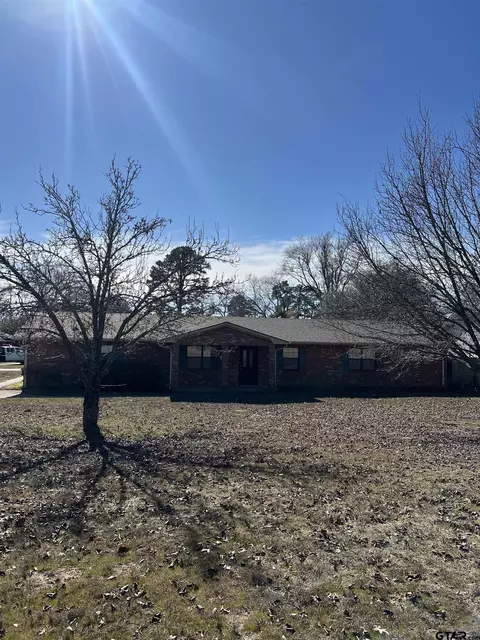 413 E South St, Lindale, TX 75771