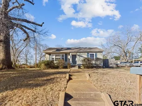 801 E Neches, Palestine, TX 75801
