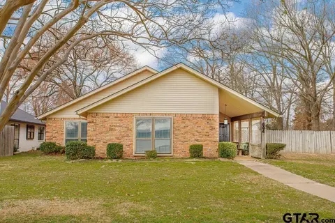 604 Pierce St, Lindale, TX 75771