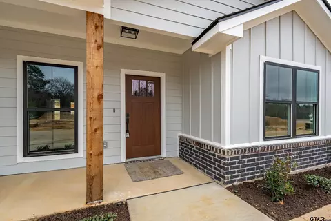 16413 Crossing Cir, Lindale, TX 75771
